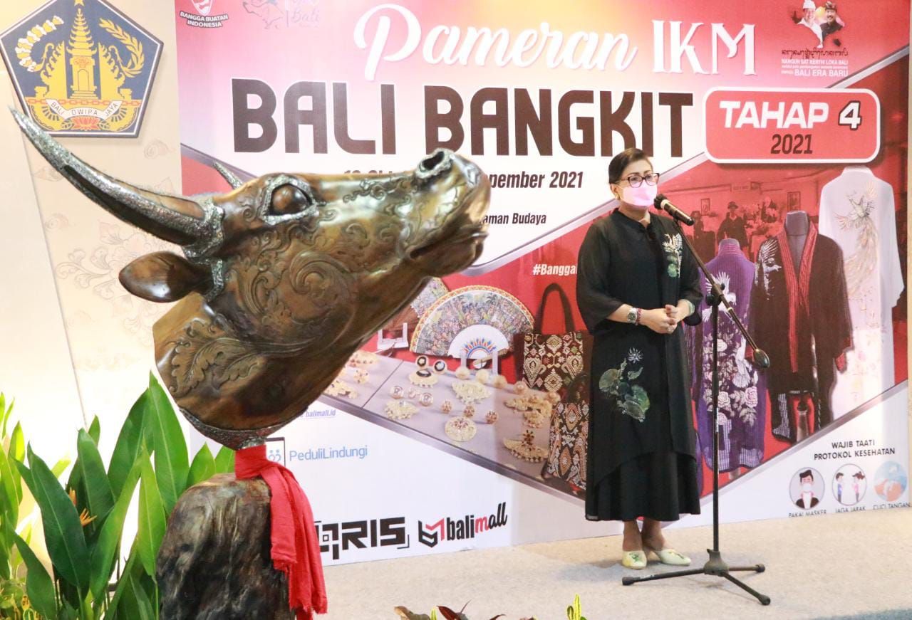 podiumnews.com-Ny Putri Koster Buka Pameran IKM Bali Bangkit Tahap 4